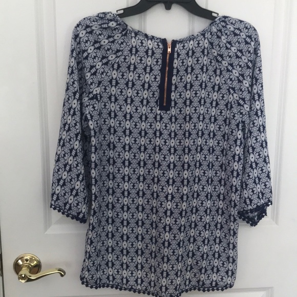 Top - Picture 2 of 2